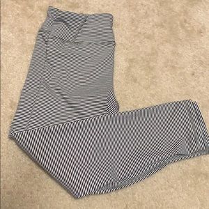 American Eagle Outfitters Pants - American eagle workout capris American Eagle Outfitters Pants - American eagle workout capris